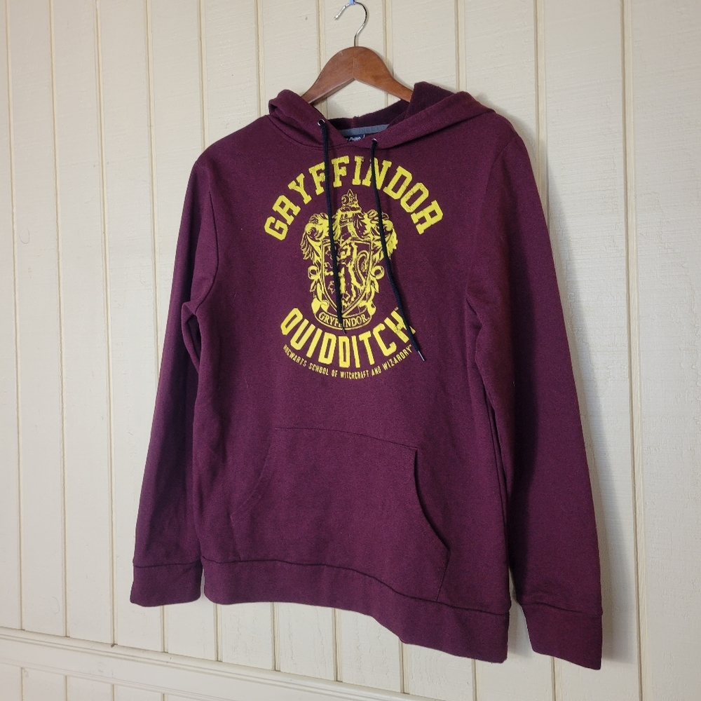 Gryffindor Quidditch burgandy sweater size M  Color:  Burgandy